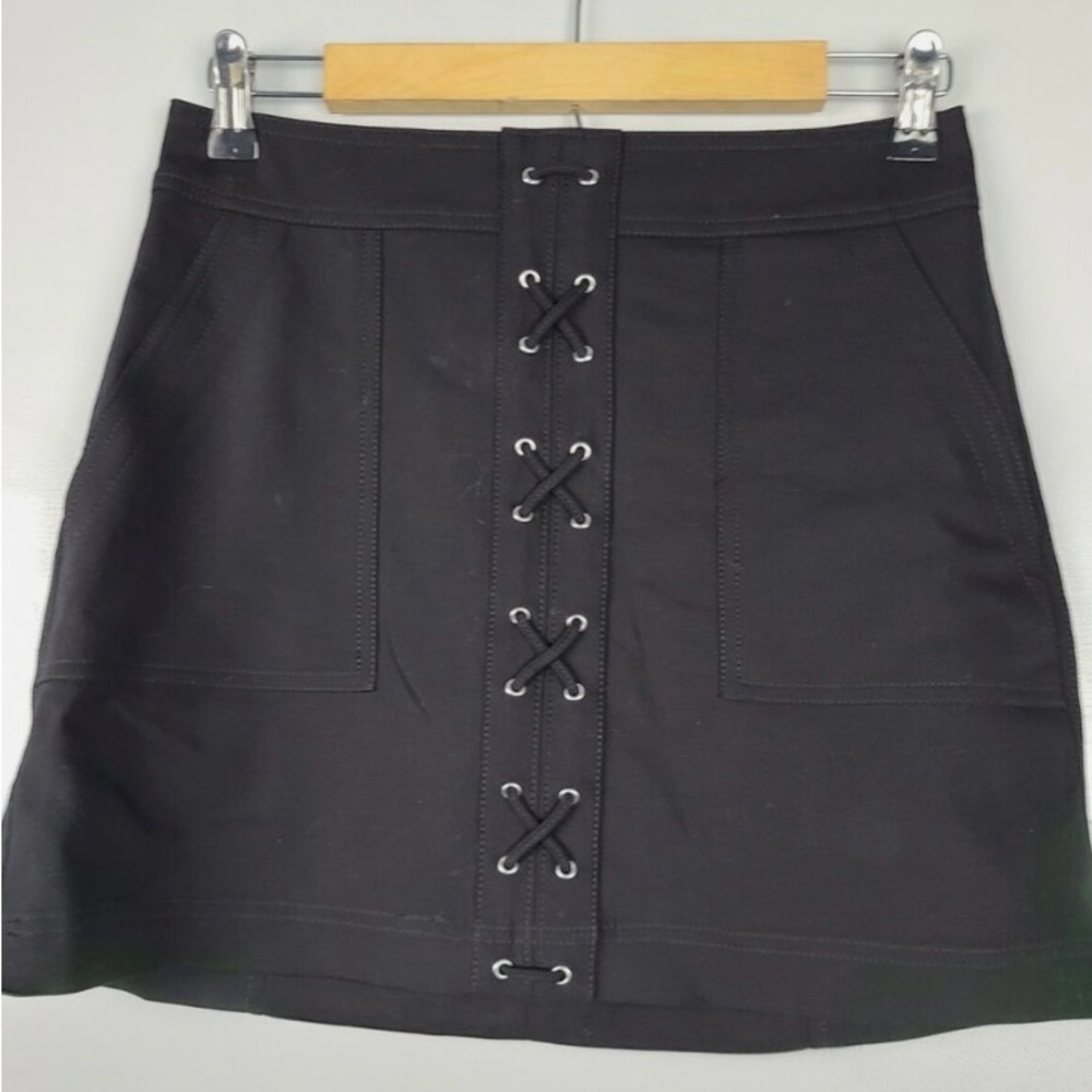 Express Womens Mini Skirt Size 6 Black Criss Cross Front Straight Classic Casual